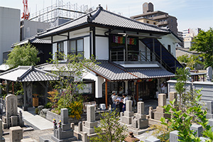 本堂の外壁を改修2